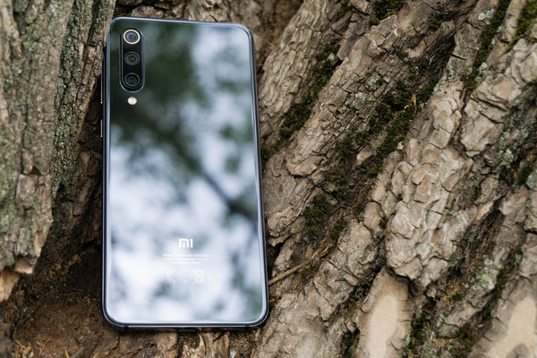 Обзор Xiaomi Mi 9 SE. Флагманы — переплата
