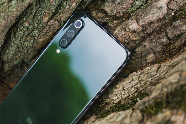 Обзор Xiaomi Mi 9 SE. Флагманы — переплата