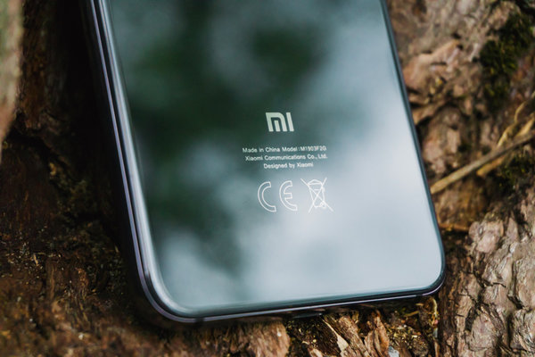 Обзор Xiaomi Mi 9 SE. Флагманы — переплата