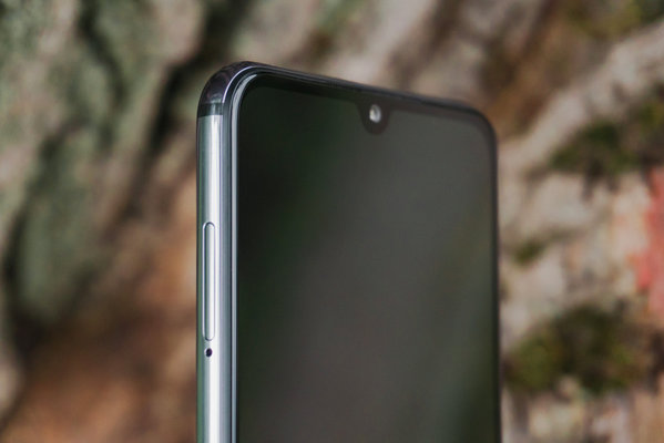 Обзор Xiaomi Mi 9 SE. Флагманы — переплата