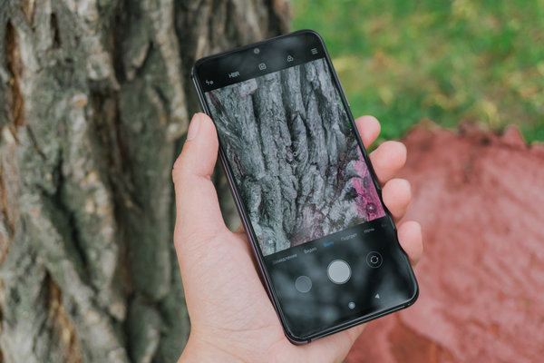 Обзор Xiaomi Mi 9 SE. Флагманы — переплата