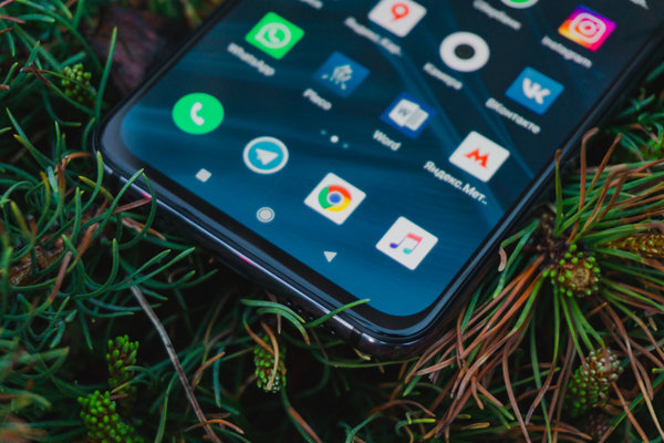 Обзор Xiaomi Mi 9 SE. Флагманы — переплата