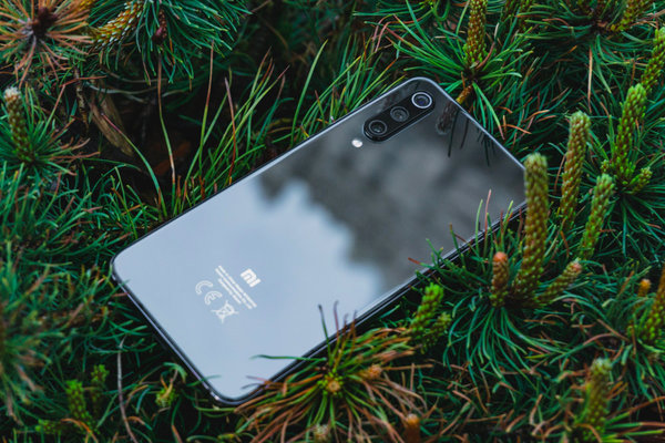Обзор Xiaomi Mi 9 SE. Флагманы — переплата