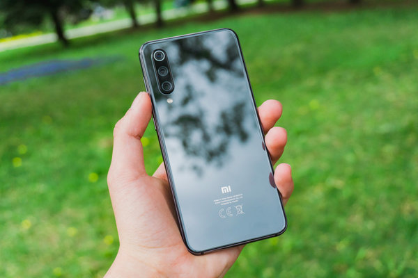 Обзор Xiaomi Mi 9 SE. Флагманы — переплата
