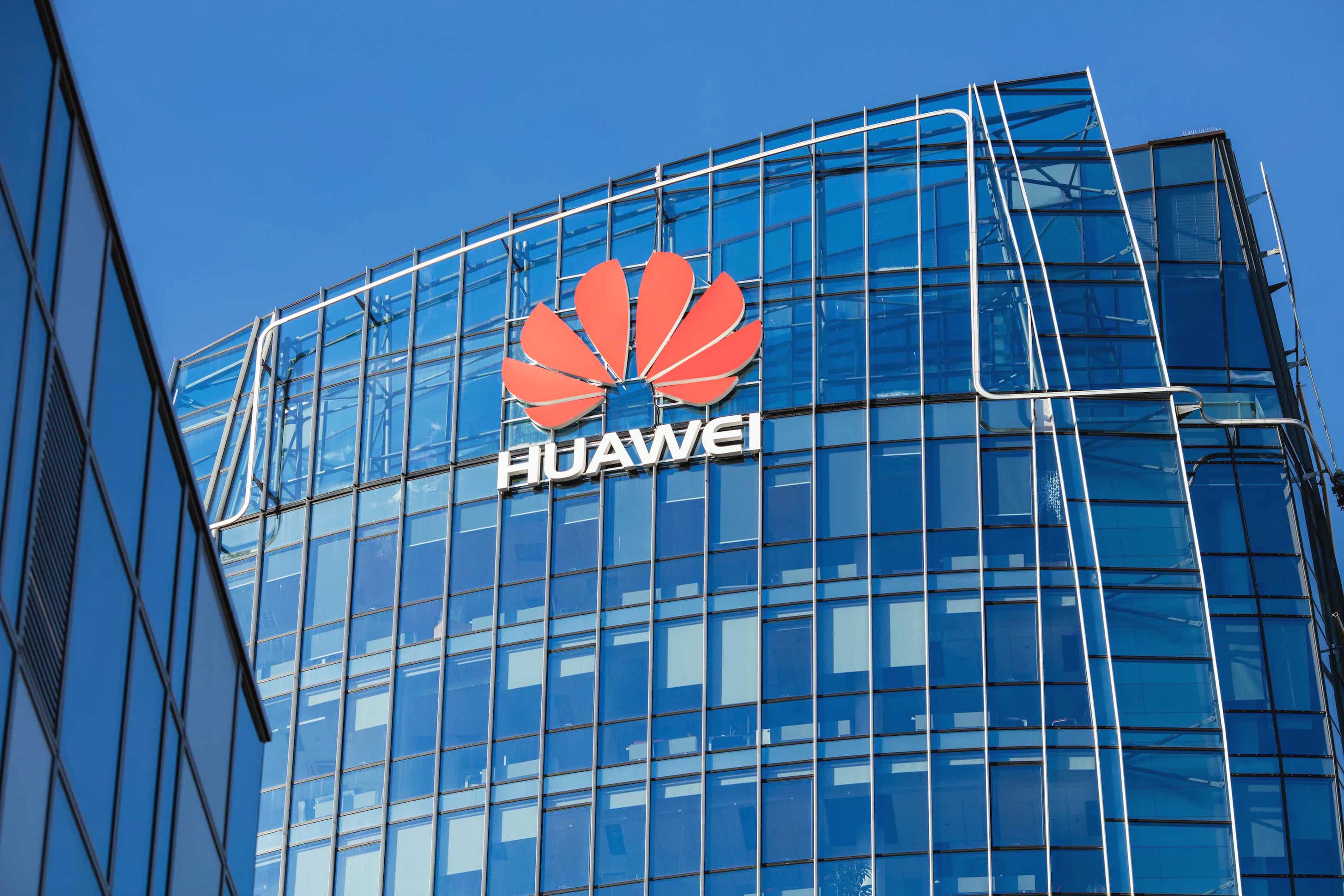 Huawei готова перейти на свой аналог Android. Запуск состоится в июне