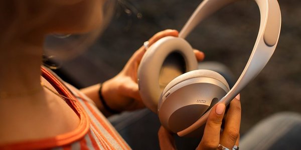 Bose анонсировала беспроводные наушники Noise Cancelling Headphones 700 за 400 долларов