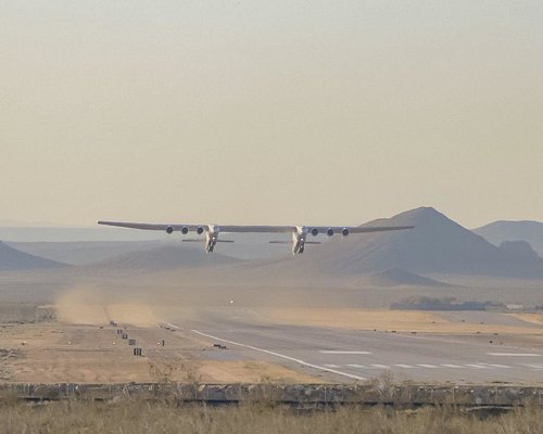 Reuters: закрывается компания, создавшая гигантский самолёт Stratolaunch