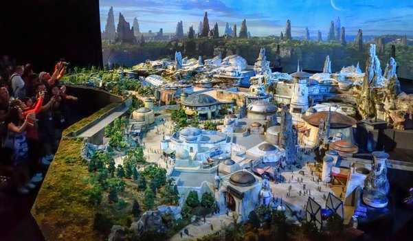 В калифорнийском Диснейленде открылась тематическая зона Star Wars Land