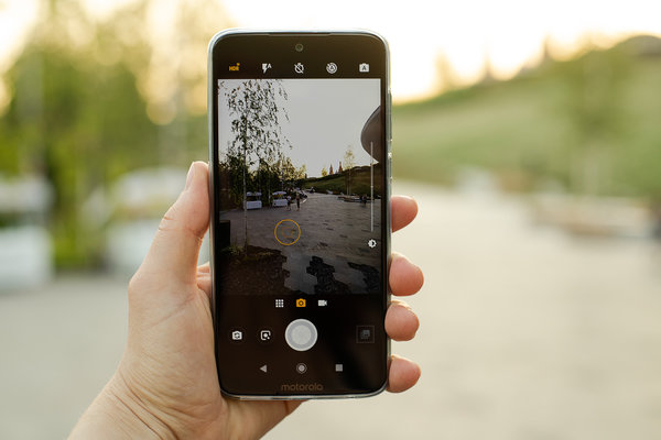 Обзор Moto G7 Plus: снимаем недорого