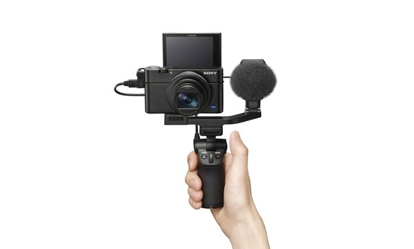 Sony представила компактную камеру RX100 VII для блогеров