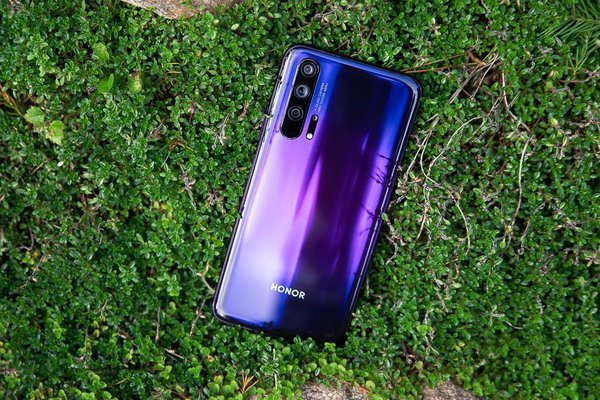 Обзор HONOR 20 Pro: 5 камер и завораживающий блеск