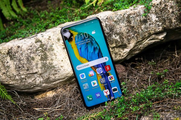 Обзор HONOR 20 Pro: 5 камер и завораживающий блеск