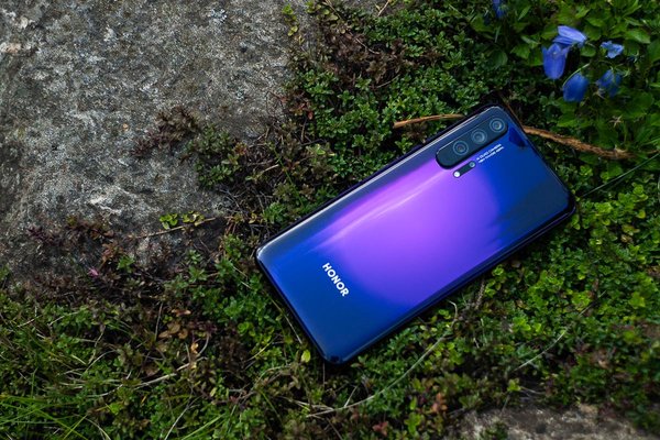 Обзор HONOR 20 Pro: 5 камер и завораживающий блеск