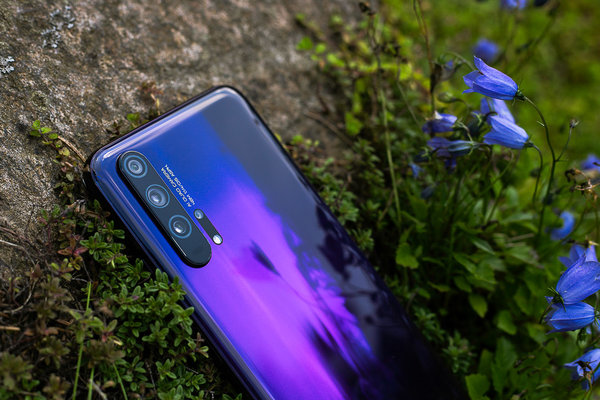 Обзор HONOR 20 Pro: 5 камер и завораживающий блеск