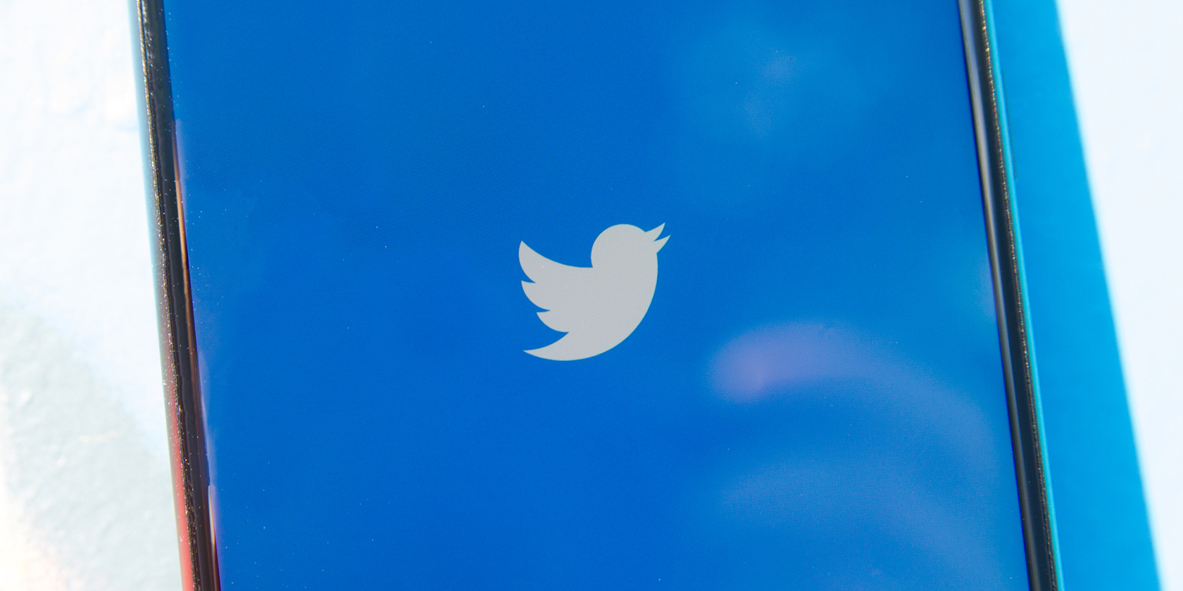 Twitter может начать скрывать агрессивные сообщения в Direct