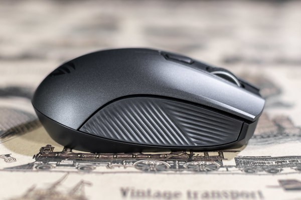 Героиня игровых ноутбуков: обзор ASUS ROG Strix Carry