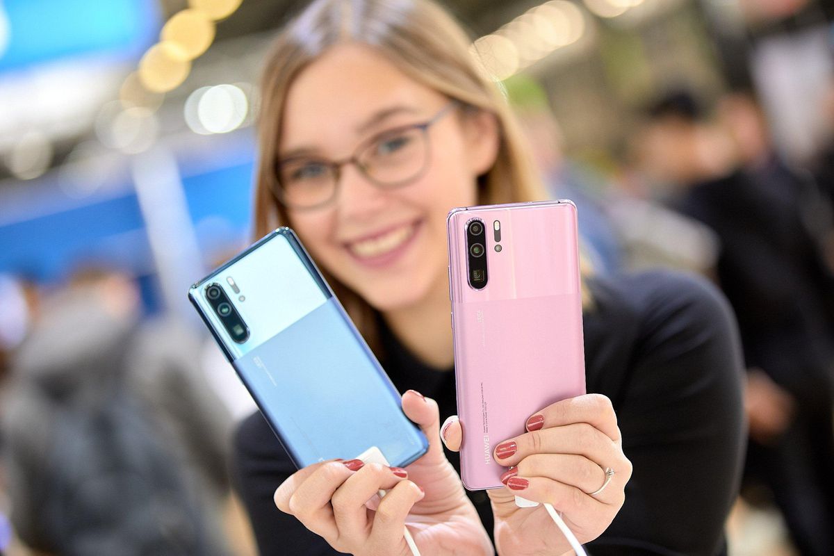 Huawei объявил, когда обновит смартфоны до стабильного Android 10