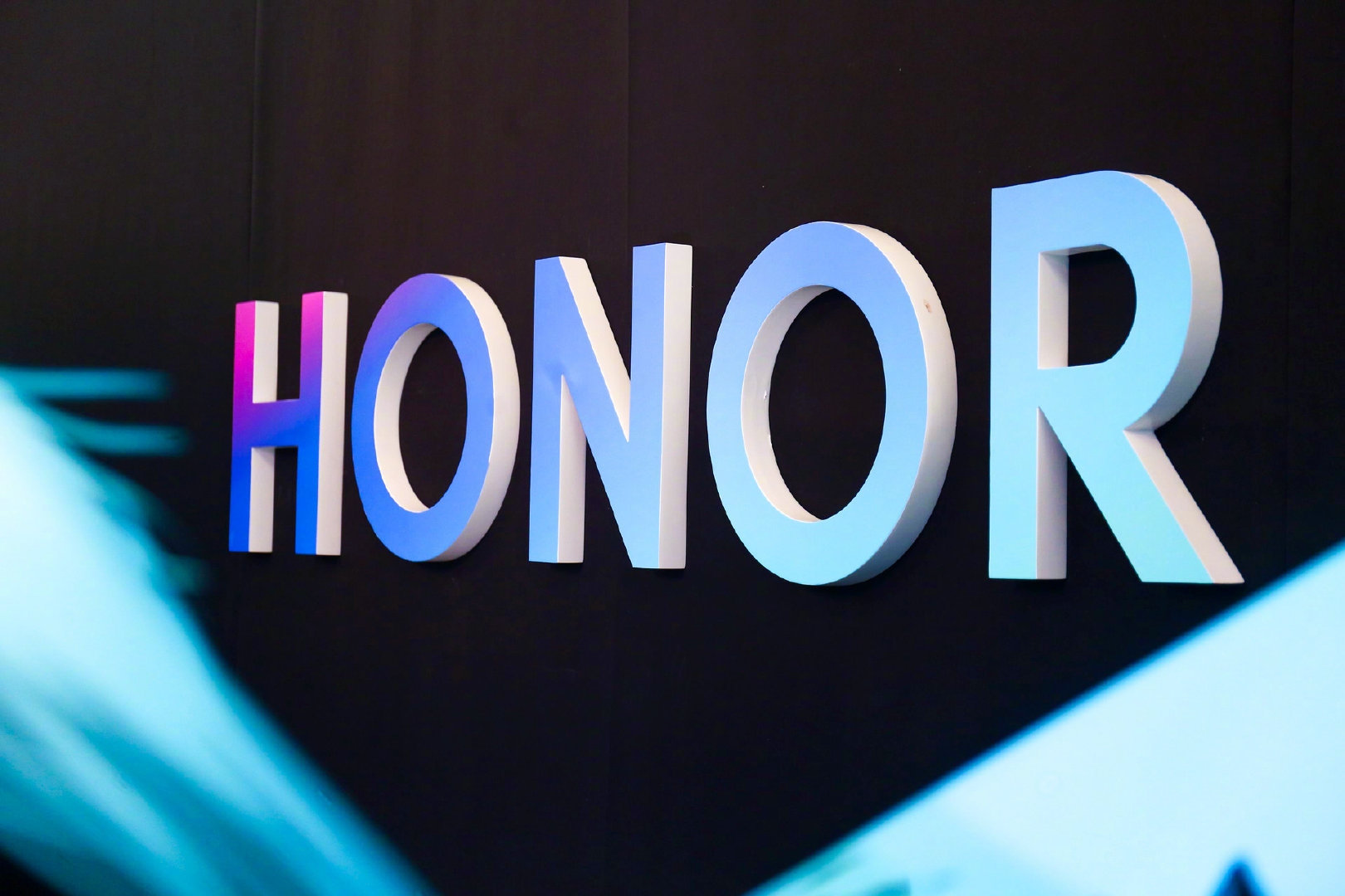 Honor стал самым популярным брендом смартфонов в России