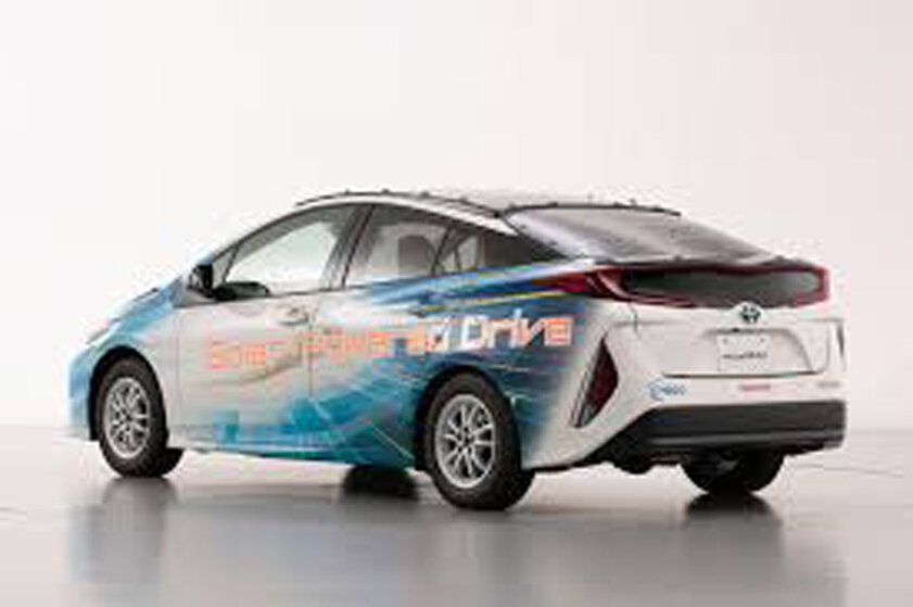 Toyota придумала электромобиль, который не нужно заряжать