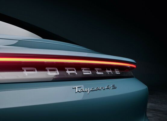 Porsche представила Taycan 4S: электрокар, который мы заслужили