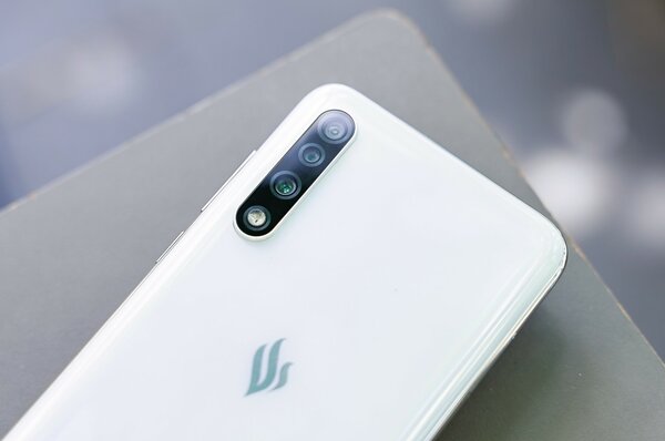 Vsmart начинает продавать в России доступный смартфон с камерой на 48 Мп