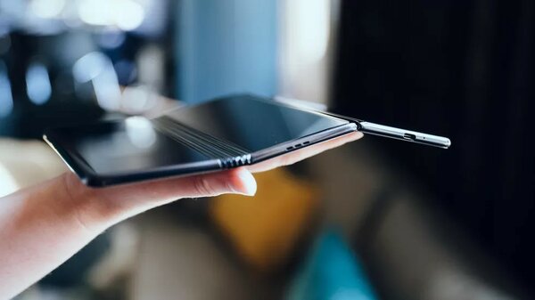 Забудьте Galaxy Fold: этот складной смартфон гораздо круче