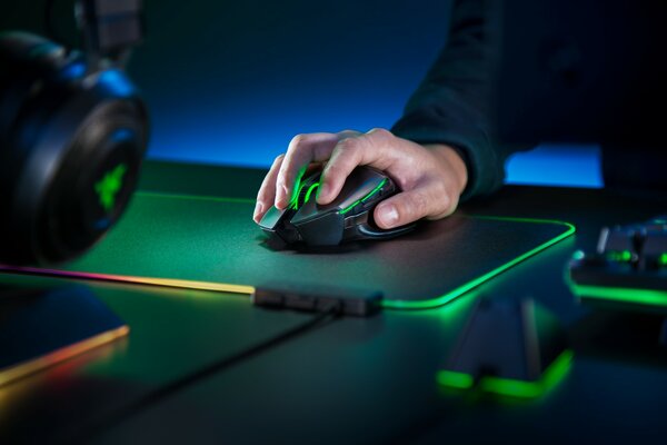 Razer выпустила беспроводные мыши Basilisk с самыми быстрыми сенсорами