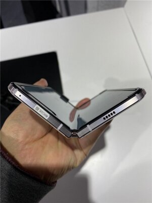 Samsung представила Galaxy W20 5G — улучшенную версию Galaxy Fold