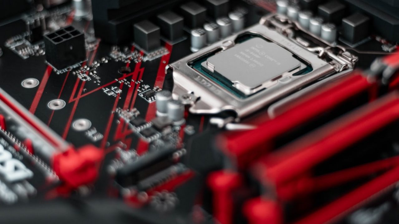 Новая уязвимость в процессорах Intel позволяет использовать разгон системы для атаки