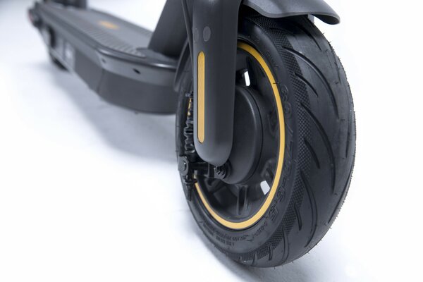Ninebot-Segway представила в России свой самый быстрый самокат