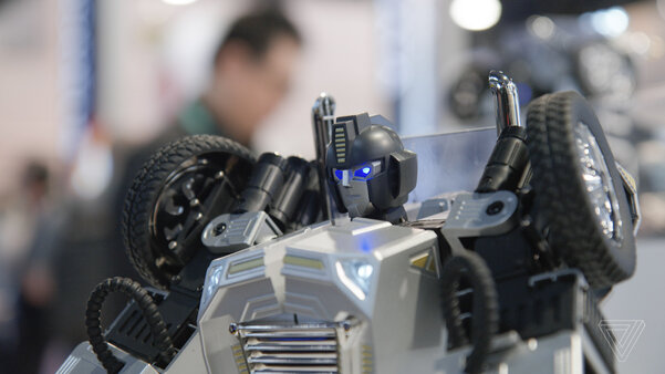 На CES 2020 показали один из самых крутых трансформеров-автоботов