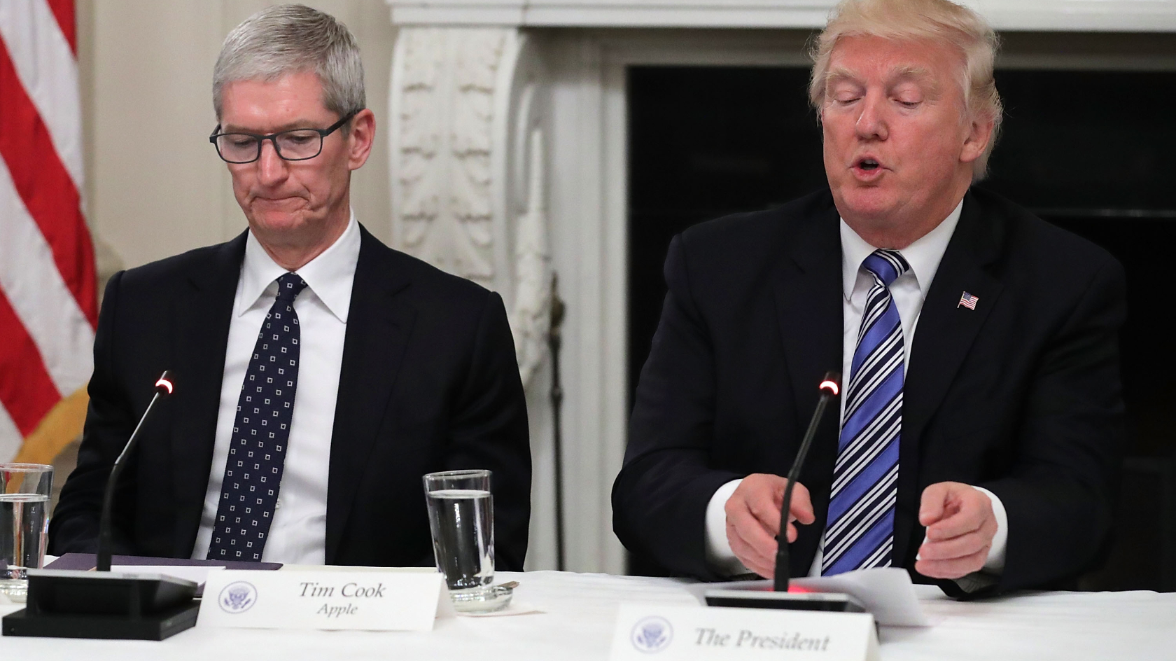 Трамп попросил Apple пожертвовать конфиденциальностью iPhone ради США