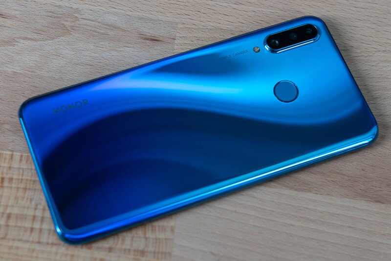 Обзор HONOR 20 Lite: комфорт на каждый день