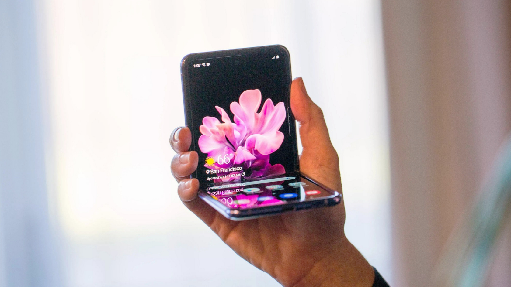 Samsung будет бесплатно ремонтировать экран Galaxy Z Flip