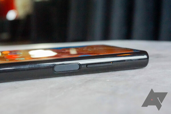 Huawei представила улучшенную версию своего складного смартфона. Цена поражает