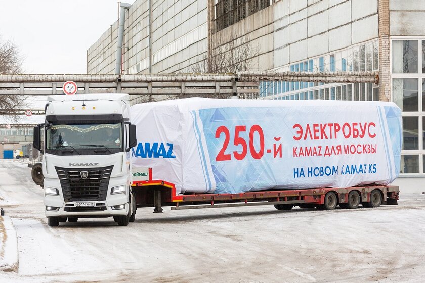 В России выпустили юбилейный 250‑й электробус КАМАЗ
