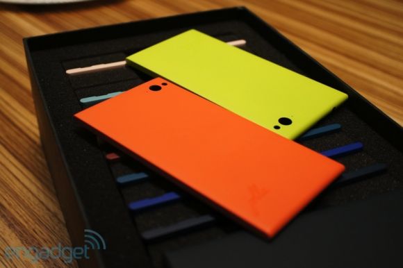 Подробности о сменных панелях для смартфона от Jolla