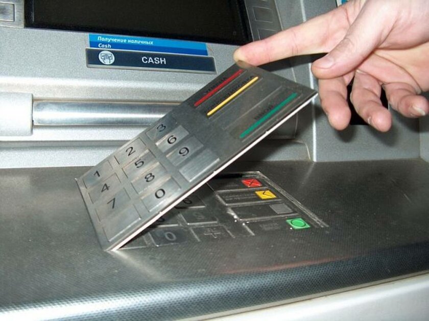Как крадут деньги с банковских карт и почему банки отказываются их возвращать