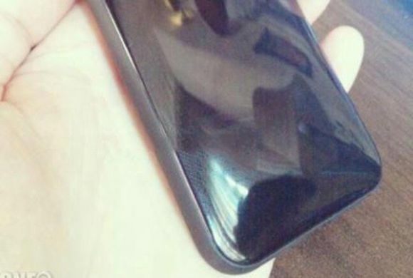 Бюджетный Iphone засветился на фото