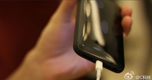 Бюджетный Iphone засветился на фото