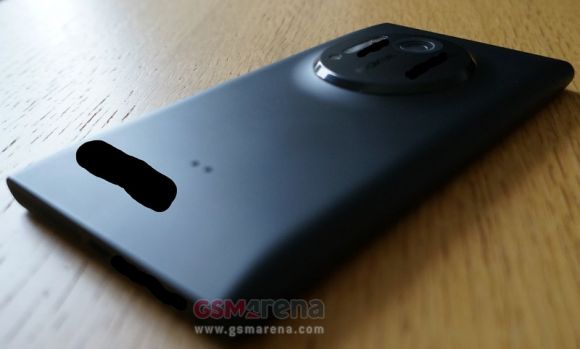 В сети появились живые фотографии нового камерофона Nokia Lumia EOS