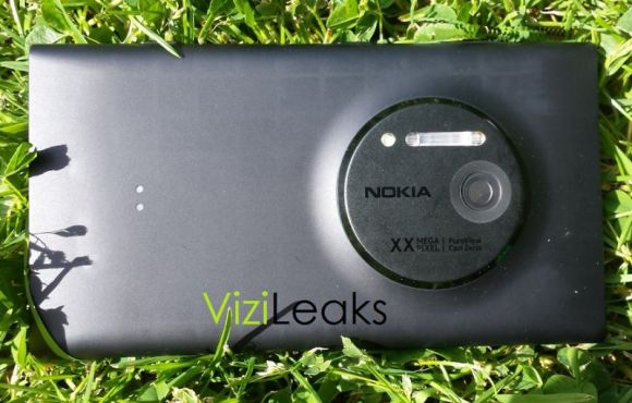 В сети появились живые фотографии нового камерофона Nokia Lumia EOS