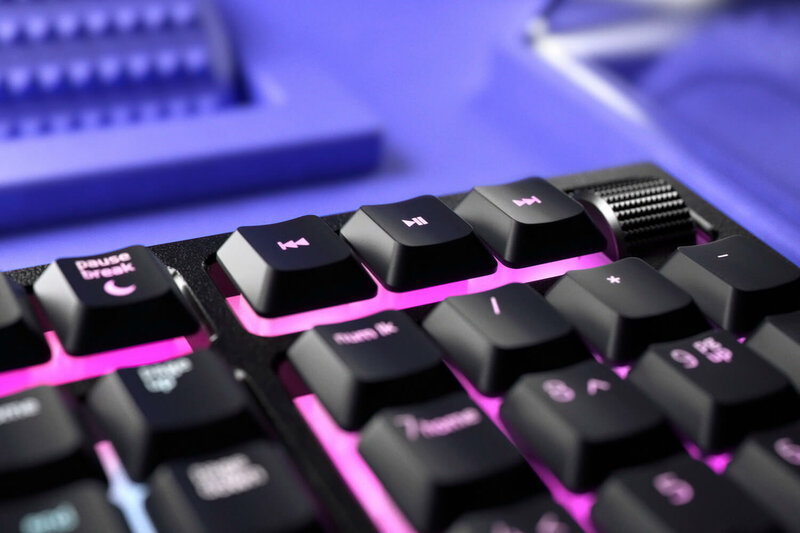 Razer анонсировала клавиатуру Ornata V2 с гибридными переключателями
