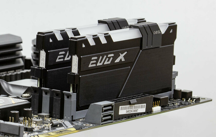 Обзор GeIL Evo X II DDR4-3200 16 ГБ. Вес — это надёжность