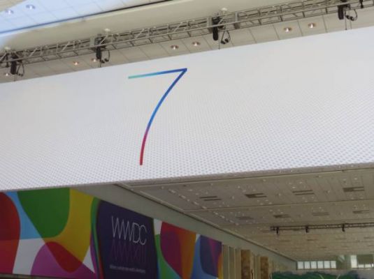 Apple разместила баннеры с заветной цифрой "7" на WWDC