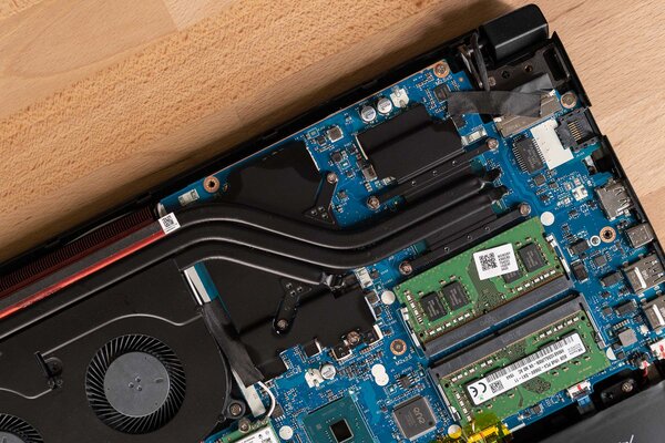 Обзор Acer Nitro 7: серьезный гейминг может быть мобильным