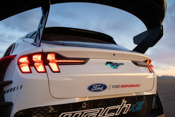 Ford создал 1400-сильный электрический Mustang Mach-E
