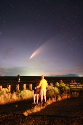 Станут отличными обоями. Лучшие фотографии одной из самых ярких комет NEOWISE
