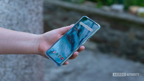 Обзор OnePlus Nord: новый смартфон кажется очень знакомым — Корпус и внешний вид. 3