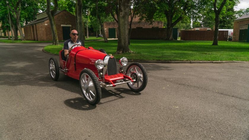 Bugatti Baby II: детский электрический родстер за  000